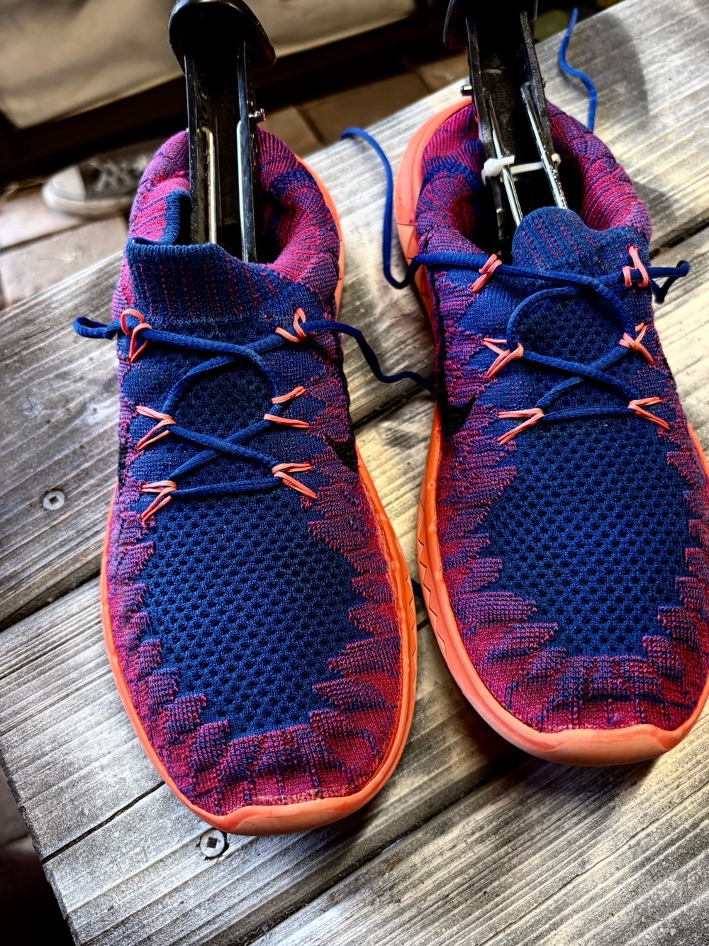 Nike WOMen's Knit Athletic Sneakers in Navy and Coral size 7.5